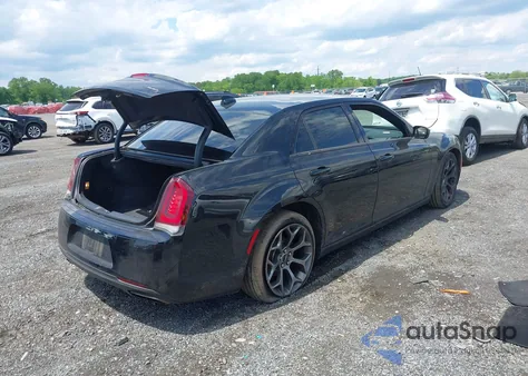 2017 Chrysler 300 300S z USA, uszkodzony, nr VIN 2C3CCABG4HH593569